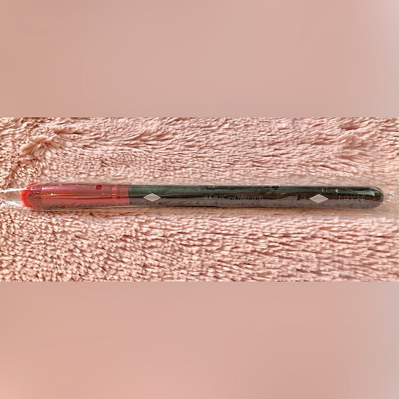 BNIB Luxie detail flat definer brush #110 - Harley Quinn collab - Picture 2 of 3